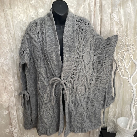 Anthropologie Sleeping on Snow Grey Knit Collared Soft Pretty Vest. - Picture 9 of 9